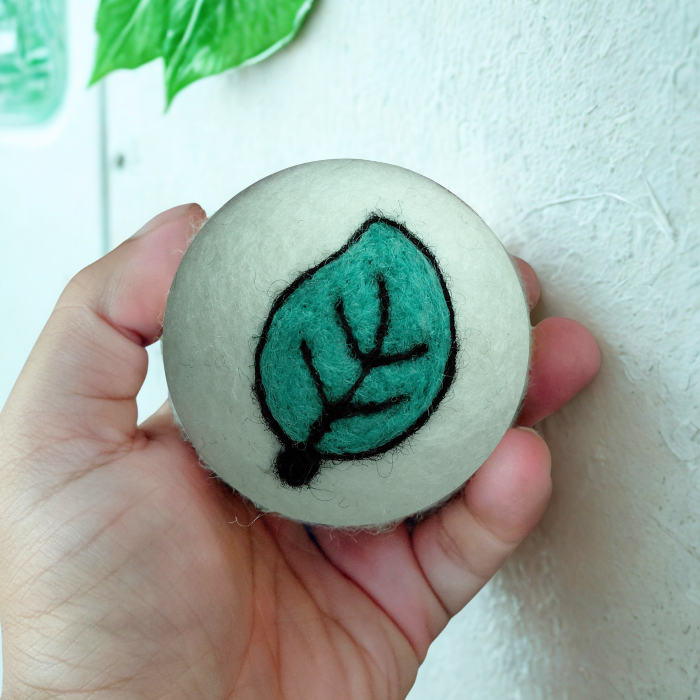 Wool Dryer Ball with leaf